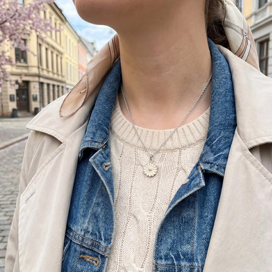 Tide necklace